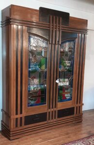 glas in lood wandkast Amsterdamse School